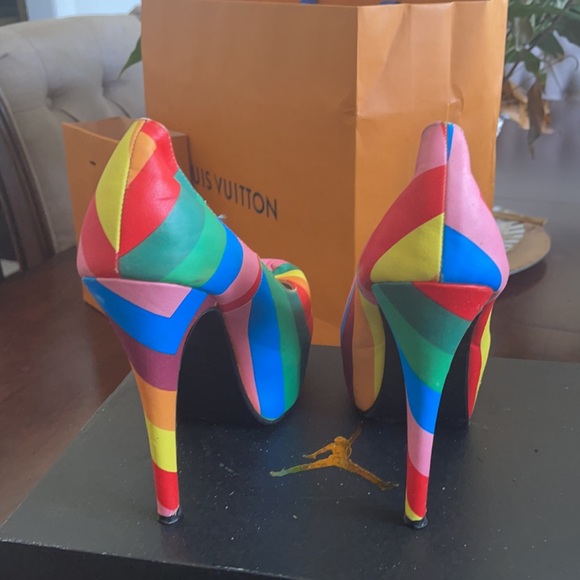 Multiple colors heels - Picture 2 of 2